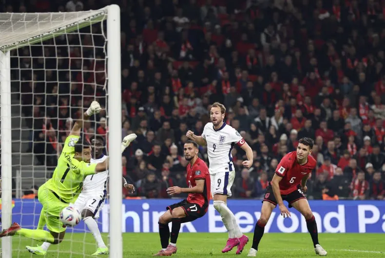 The Opening Stage: England's Commanding First Half