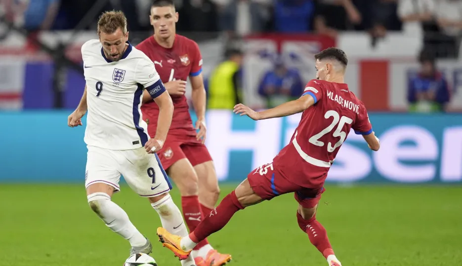 Tactical Mastery in the Early Exchanges